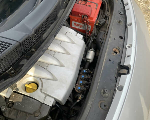 Серый Рено Сценик, объемом двигателя 1.6 л и пробегом 300 тыс. км за 2950 $, фото 24 на Automoto.ua