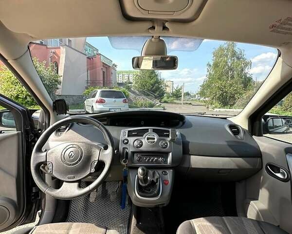 Серый Рено Сценик, объемом двигателя 1.6 л и пробегом 274 тыс. км за 4900 $, фото 3 на Automoto.ua