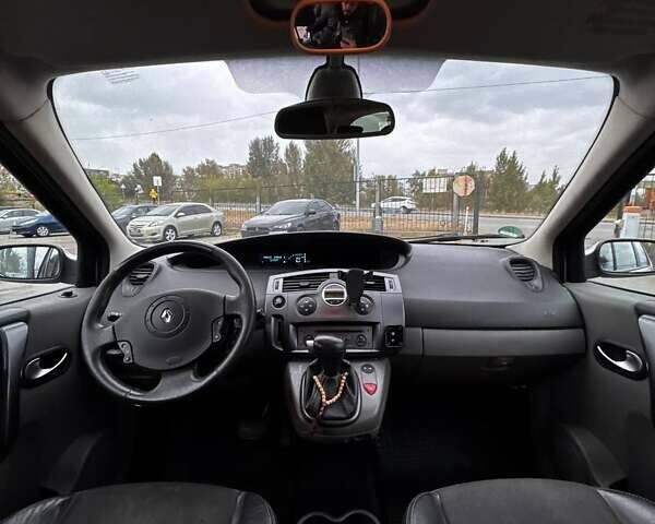 Серый Рено Сценик, объемом двигателя 2 л и пробегом 200 тыс. км за 3950 $, фото 6 на Automoto.ua