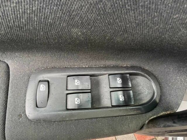 Серый Рено Сценик, объемом двигателя 1.6 л и пробегом 270 тыс. км за 4700 $, фото 22 на Automoto.ua