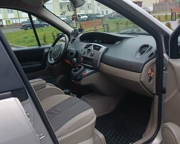 Серый Рено Сценик, объемом двигателя 1.5 л и пробегом 300 тыс. км за 4000 $, фото 13 на Automoto.ua