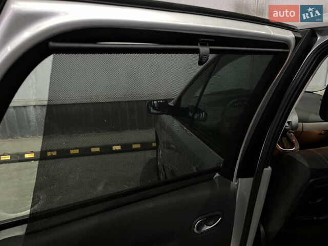 Серый Рено Сценик, объемом двигателя 2 л и пробегом 167 тыс. км за 5888 $, фото 24 на Automoto.ua