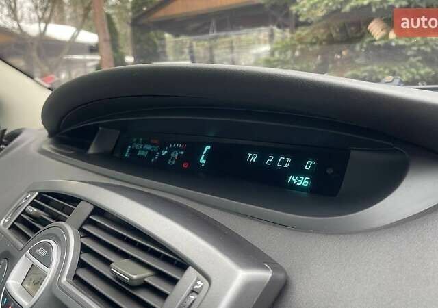 Сірий Рено Сценік, об'ємом двигуна 2 л та пробігом 95 тис. км за 4450 $, фото 79 на Automoto.ua