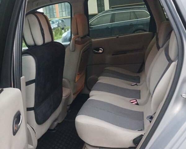 Серый Рено Сценик, объемом двигателя 1.5 л и пробегом 300 тыс. км за 4000 $, фото 4 на Automoto.ua