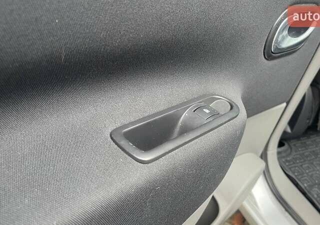 Сірий Рено Сценік, об'ємом двигуна 2 л та пробігом 95 тис. км за 4450 $, фото 54 на Automoto.ua