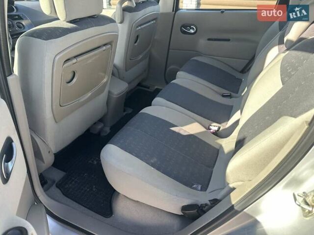 Серый Рено Сценик, объемом двигателя 1.6 л и пробегом 250 тыс. км за 4700 $, фото 12 на Automoto.ua