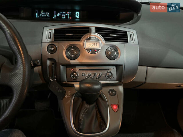 Серый Рено Сценик, объемом двигателя 2 л и пробегом 167 тыс. км за 5888 $, фото 41 на Automoto.ua