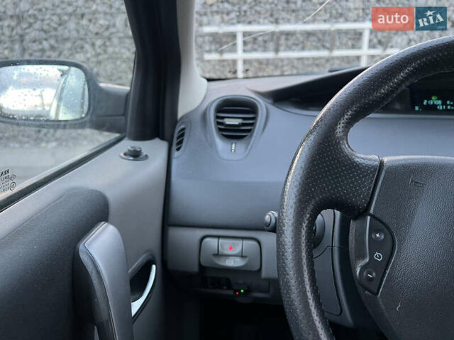 Рено Сценік 2005 у Житомирі на Automoto.ua Сірий Рено Сценік, об'ємом двигуна 1.6 л та пробігом 213 тис. км за 4900 $, фото 14 на Automoto.ua