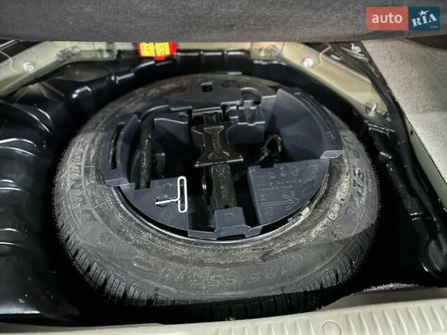 Серый Рено Сценик, объемом двигателя 1.56 л и пробегом 175 тыс. км за 5699 $, фото 20 на Automoto.ua
