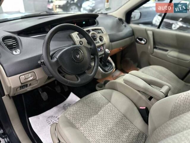 Серый Рено Сценик, объемом двигателя 1.56 л и пробегом 175 тыс. км за 5699 $, фото 11 на Automoto.ua