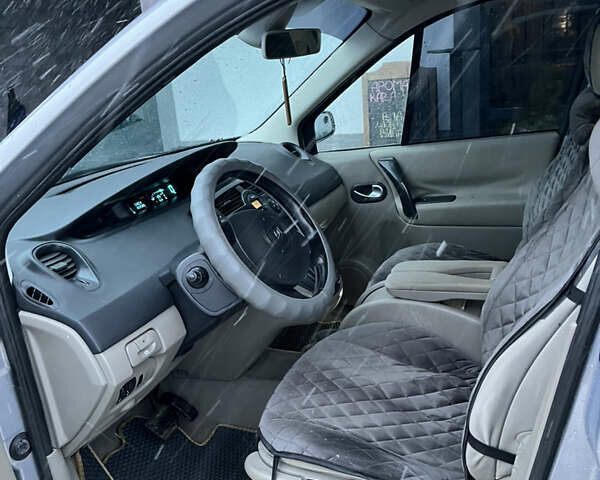 Серый Рено Сценик, объемом двигателя 1.6 л и пробегом 244 тыс. км за 5100 $, фото 6 на Automoto.ua