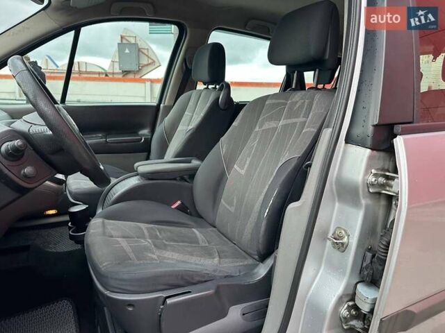 Серый Рено Сценик, объемом двигателя 1.46 л и пробегом 302 тыс. км за 4990 $, фото 7 на Automoto.ua