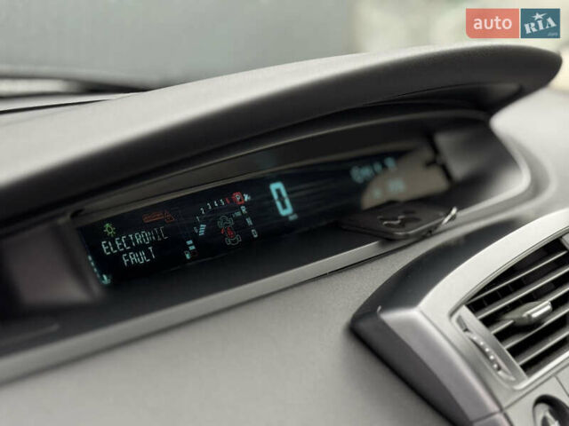 Серый Рено Сценик, объемом двигателя 1.6 л и пробегом 129 тыс. км за 5300 $, фото 30 на Automoto.ua