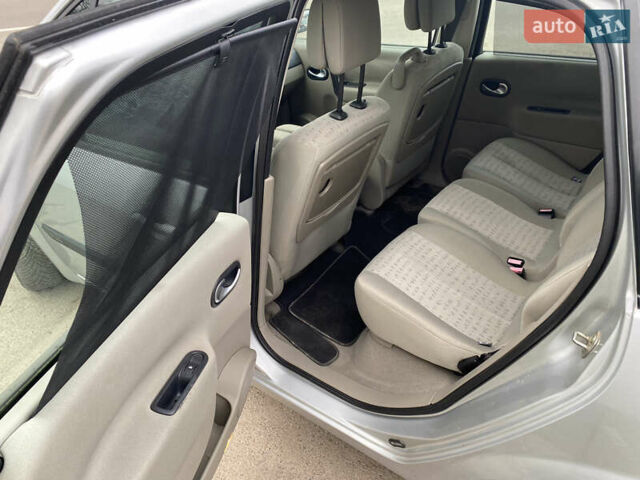 Сірий Рено Сценік, об'ємом двигуна 1.6 л та пробігом 248 тис. км за 4700 $, фото 9 на Automoto.ua