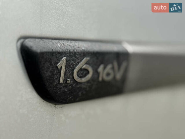 Серый Рено Сценик, объемом двигателя 1.6 л и пробегом 129 тыс. км за 5300 $, фото 7 на Automoto.ua