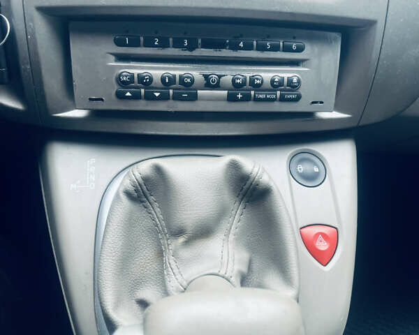 Серый Рено Сценик, объемом двигателя 2 л и пробегом 153 тыс. км за 5150 $, фото 22 на Automoto.ua