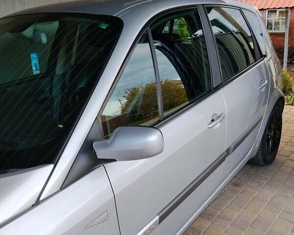 Серый Рено Сценик, объемом двигателя 2 л и пробегом 240 тыс. км за 5700 $, фото 4 на Automoto.ua