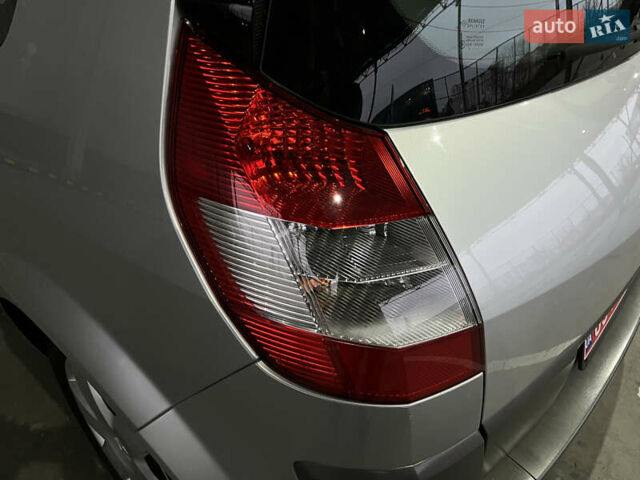 Серый Рено Сценик, объемом двигателя 2 л и пробегом 167 тыс. км за 5888 $, фото 16 на Automoto.ua