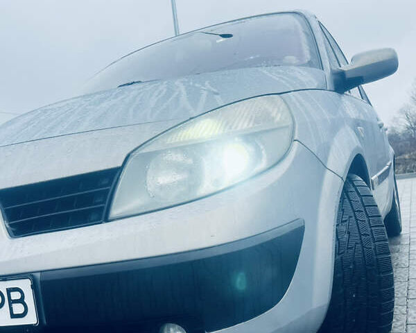 Серый Рено Сценик, объемом двигателя 2 л и пробегом 153 тыс. км за 5150 $, фото 1 на Automoto.ua