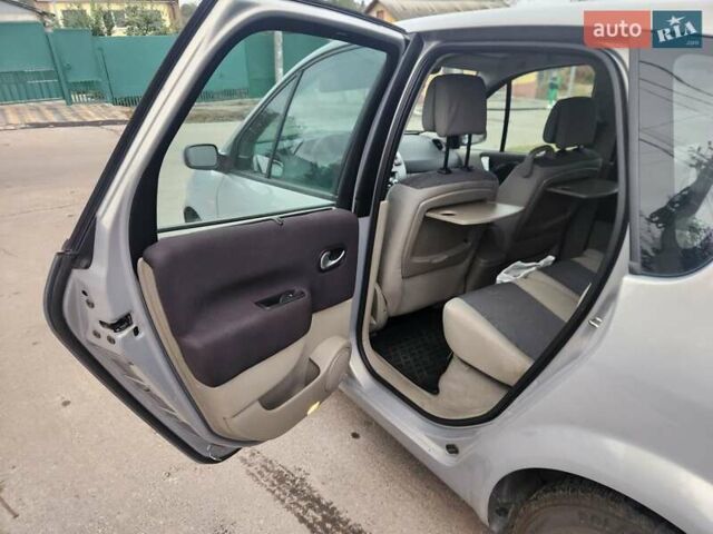 Серый Рено Сценик, объемом двигателя 1.6 л и пробегом 190 тыс. км за 4800 $, фото 9 на Automoto.ua