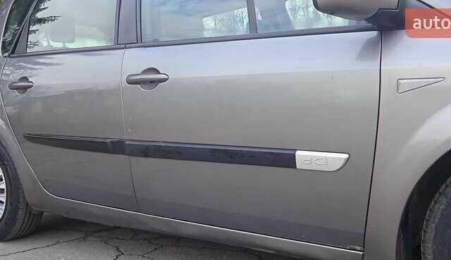 Серый Рено Сценик, объемом двигателя 1.5 л и пробегом 280 тыс. км за 3500 $, фото 11 на Automoto.ua