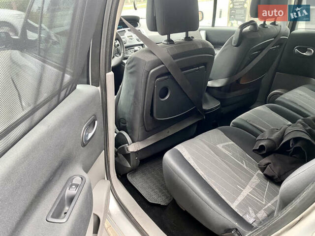 Сірий Рено Сценік, об'ємом двигуна 1.46 л та пробігом 270 тис. км за 4700 $, фото 11 на Automoto.ua