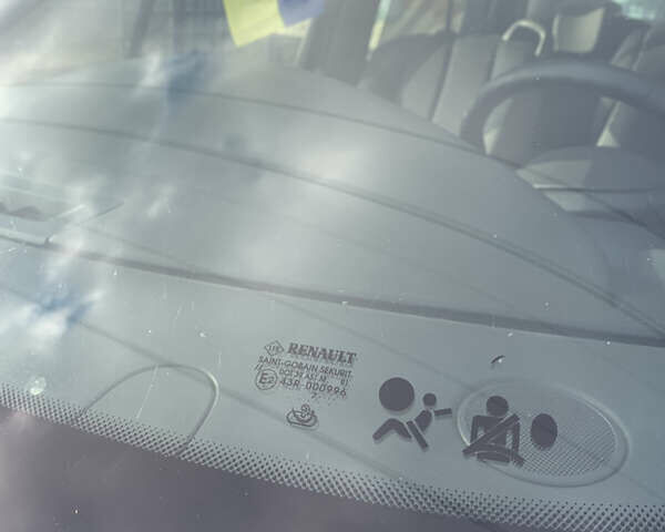 Серый Рено Сценик, объемом двигателя 1.6 л и пробегом 300 тыс. км за 2950 $, фото 18 на Automoto.ua