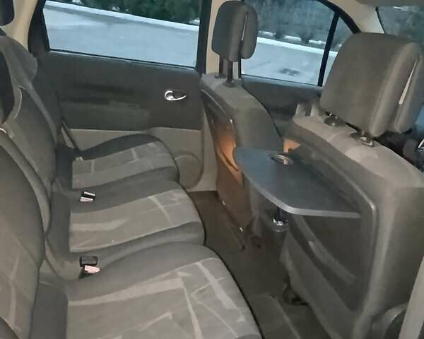 Серый Рено Сценик, объемом двигателя 2 л и пробегом 280 тыс. км за 5200 $, фото 11 на Automoto.ua