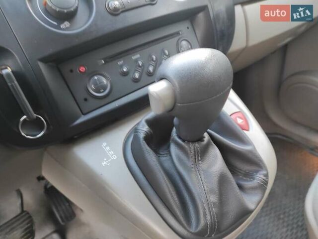 Серый Рено Сценик, объемом двигателя 1.6 л и пробегом 230 тыс. км за 5000 $, фото 12 на Automoto.ua