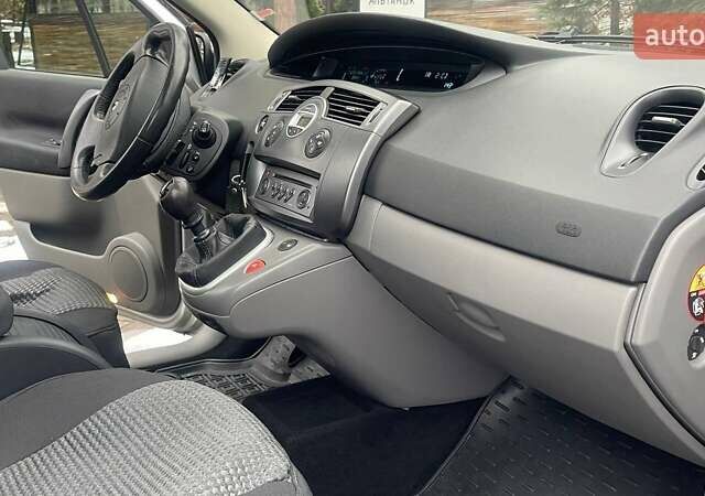 Сірий Рено Сценік, об'ємом двигуна 2 л та пробігом 95 тис. км за 4450 $, фото 67 на Automoto.ua