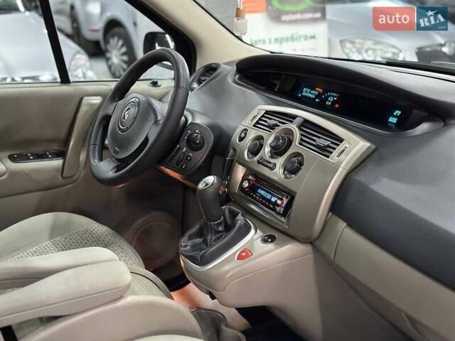 Серый Рено Сценик, объемом двигателя 1.56 л и пробегом 175 тыс. км за 5699 $, фото 15 на Automoto.ua