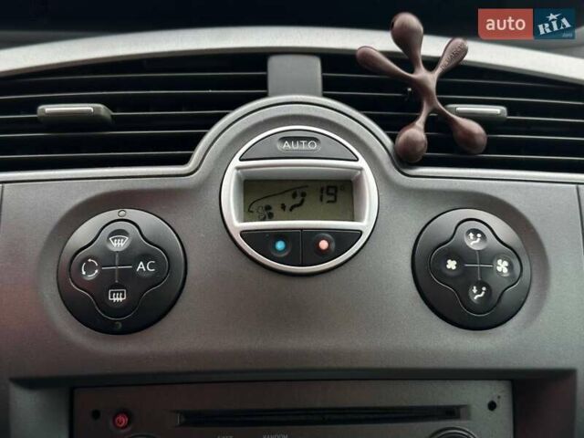 Серый Рено Сценик, объемом двигателя 1.46 л и пробегом 302 тыс. км за 4990 $, фото 19 на Automoto.ua