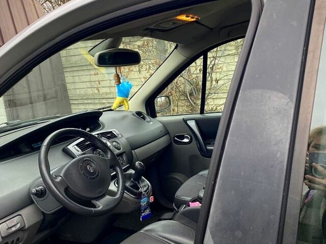 Серый Рено Сценик, объемом двигателя 1.6 л и пробегом 250 тыс. км за 4500 $, фото 3 на Automoto.ua