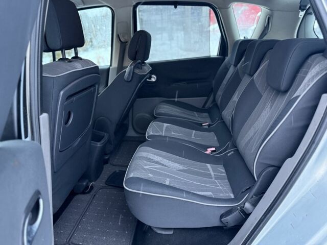 Серый Рено Сценик, объемом двигателя 1.6 л и пробегом 140 тыс. км за 3750 $, фото 3 на Automoto.ua