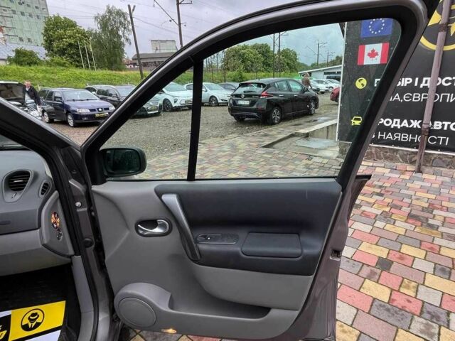 Серый Рено Сценик, объемом двигателя 1.6 л и пробегом 270 тыс. км за 4700 $, фото 37 на Automoto.ua