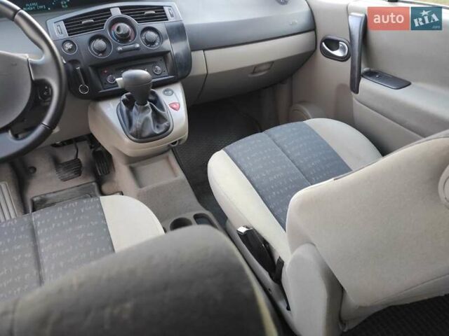 Серый Рено Сценик, объемом двигателя 1.6 л и пробегом 230 тыс. км за 5000 $, фото 13 на Automoto.ua