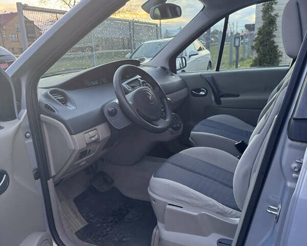 Серый Рено Сценик, объемом двигателя 1.6 л и пробегом 145 тыс. км за 5450 $, фото 12 на Automoto.ua