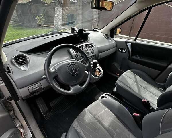 Серый Рено Сценик, объемом двигателя 1.6 л и пробегом 220 тыс. км за 4200 $, фото 7 на Automoto.ua