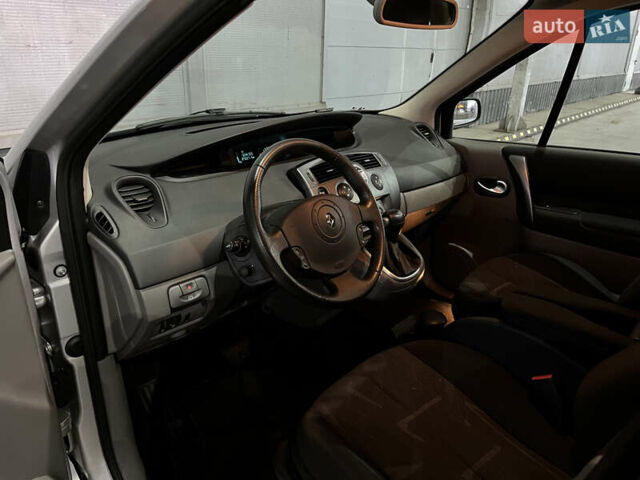 Серый Рено Сценик, объемом двигателя 2 л и пробегом 167 тыс. км за 5888 $, фото 20 на Automoto.ua