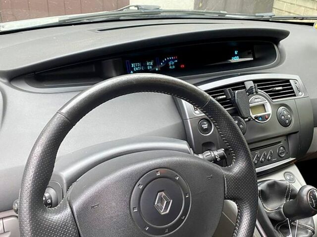 Серый Рено Сценик, объемом двигателя 1.6 л и пробегом 250 тыс. км за 4500 $, фото 1 на Automoto.ua