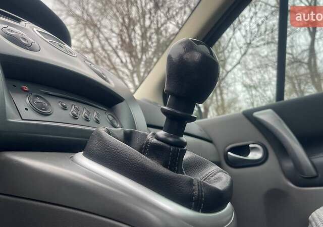 Сірий Рено Сценік, об'ємом двигуна 2 л та пробігом 95 тис. км за 4450 $, фото 93 на Automoto.ua