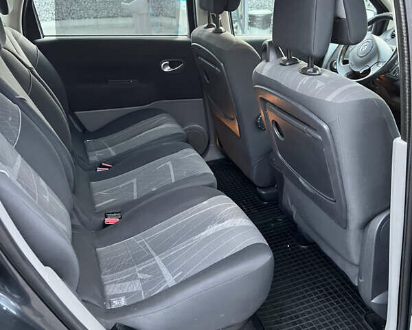 Рено Сценік 2005 у Житомирі на Automoto.ua Сірий Рено Сценік, об'ємом двигуна 1.6 л та пробігом 213 тис. км за 4900 $, фото 20 на Automoto.ua