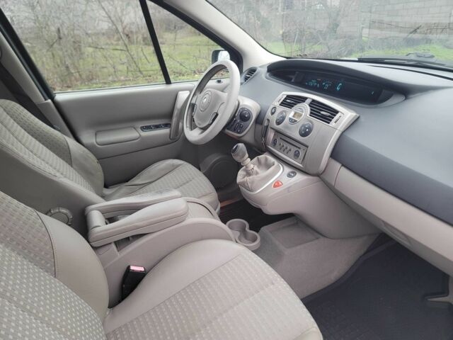 Серый Рено Сценик, объемом двигателя 1.9 л и пробегом 200 тыс. км за 4700 $, фото 8 на Automoto.ua