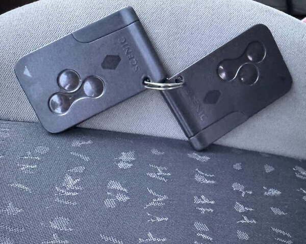 Серый Рено Сценик, объемом двигателя 1.6 л и пробегом 145 тыс. км за 5450 $, фото 11 на Automoto.ua