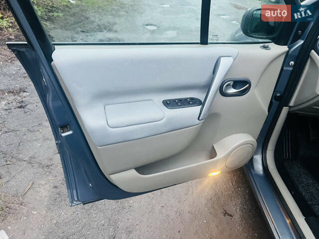 Серый Рено Сценик, объемом двигателя 1.6 л и пробегом 215 тыс. км за 5100 $, фото 18 на Automoto.ua