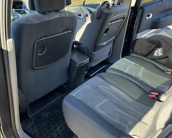 Сірий Рено Сценік, об'ємом двигуна 1.6 л та пробігом 195 тис. км за 3900 $, фото 7 на Automoto.ua