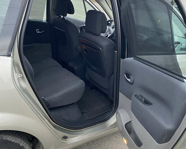 Серый Рено Сценик, объемом двигателя 1.6 л и пробегом 120 тыс. км за 6200 $, фото 22 на Automoto.ua