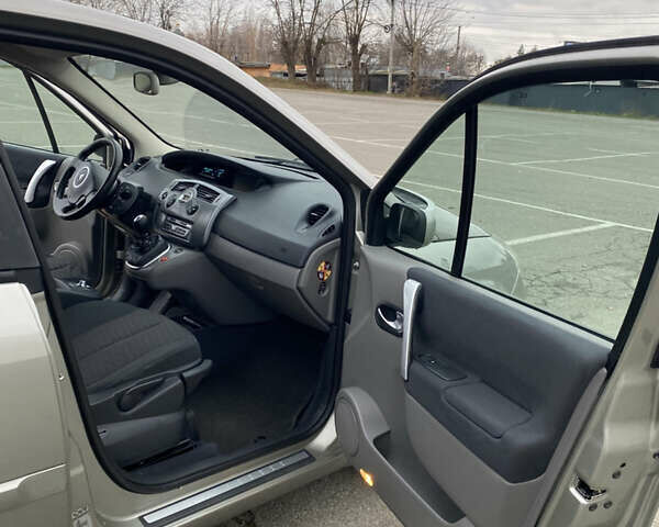 Серый Рено Сценик, объемом двигателя 1.6 л и пробегом 120 тыс. км за 6200 $, фото 24 на Automoto.ua