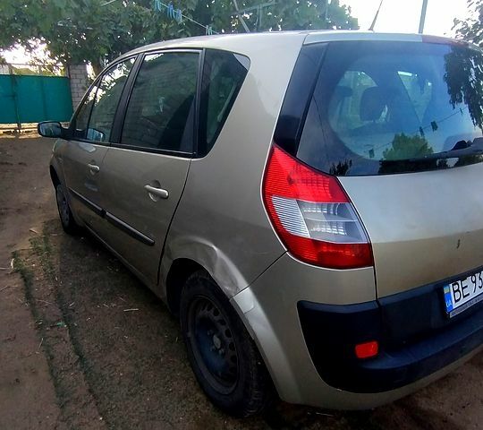 Серый Рено Сценик, объемом двигателя 1.6 л и пробегом 206 тыс. км за 4000 $, фото 3 на Automoto.ua