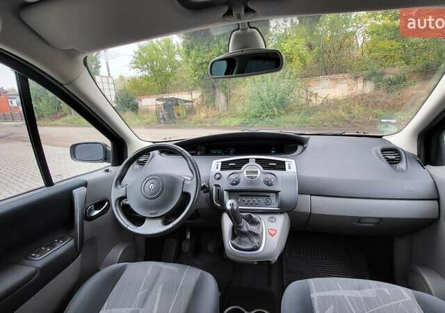 Серый Рено Сценик, объемом двигателя 1.6 л и пробегом 212 тыс. км за 5250 $, фото 29 на Automoto.ua